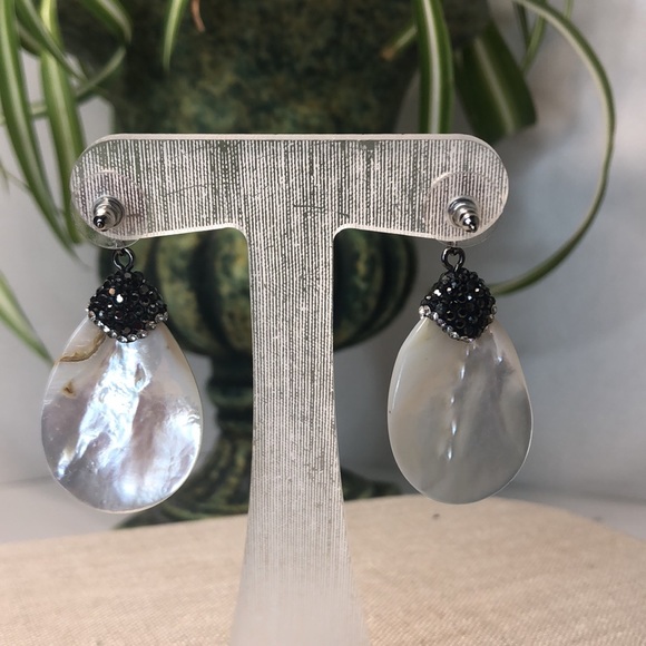 Genuine Mother of Pearl Earrings - Picture 5 of 6